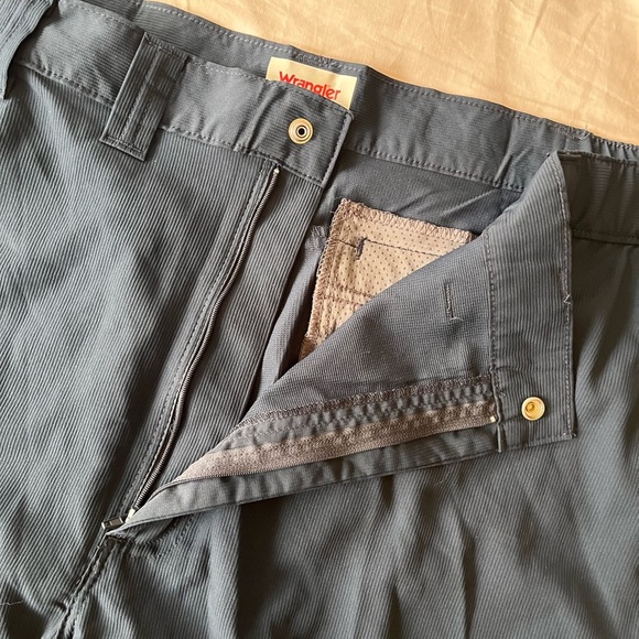 NWT Wrangler Authentics Men’s Performance Utility Shorts 44 - Picture 5 of 13